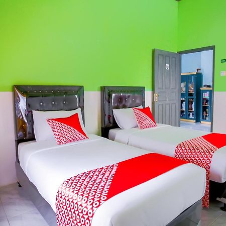 Oyo 2903 Putri Residence Syariah Bukittinggi Esterno foto