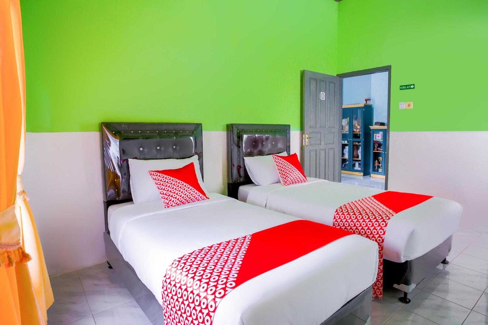 Oyo 2903 Putri Residence Syariah Bukittinggi Esterno foto