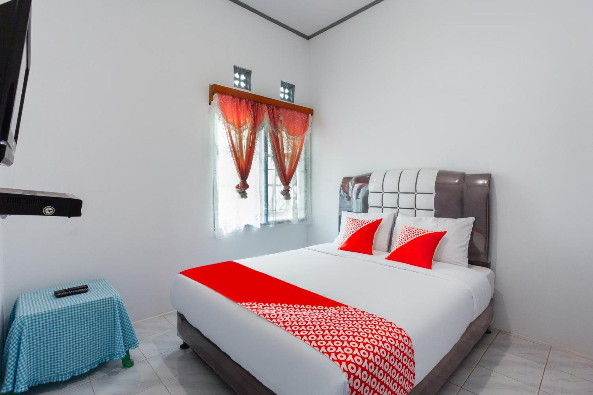 Oyo 2903 Putri Residence Syariah Bukittinggi Esterno foto