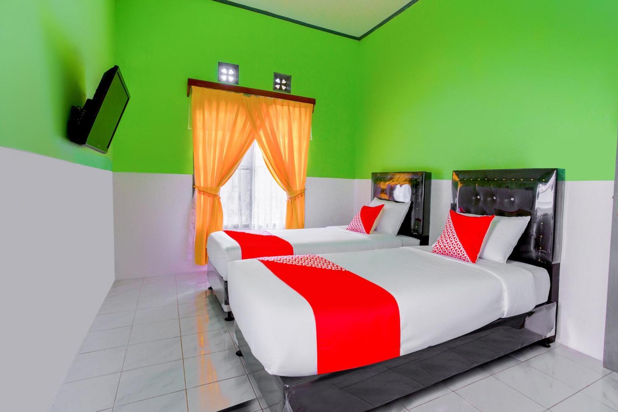Oyo 2903 Putri Residence Syariah Bukittinggi Esterno foto