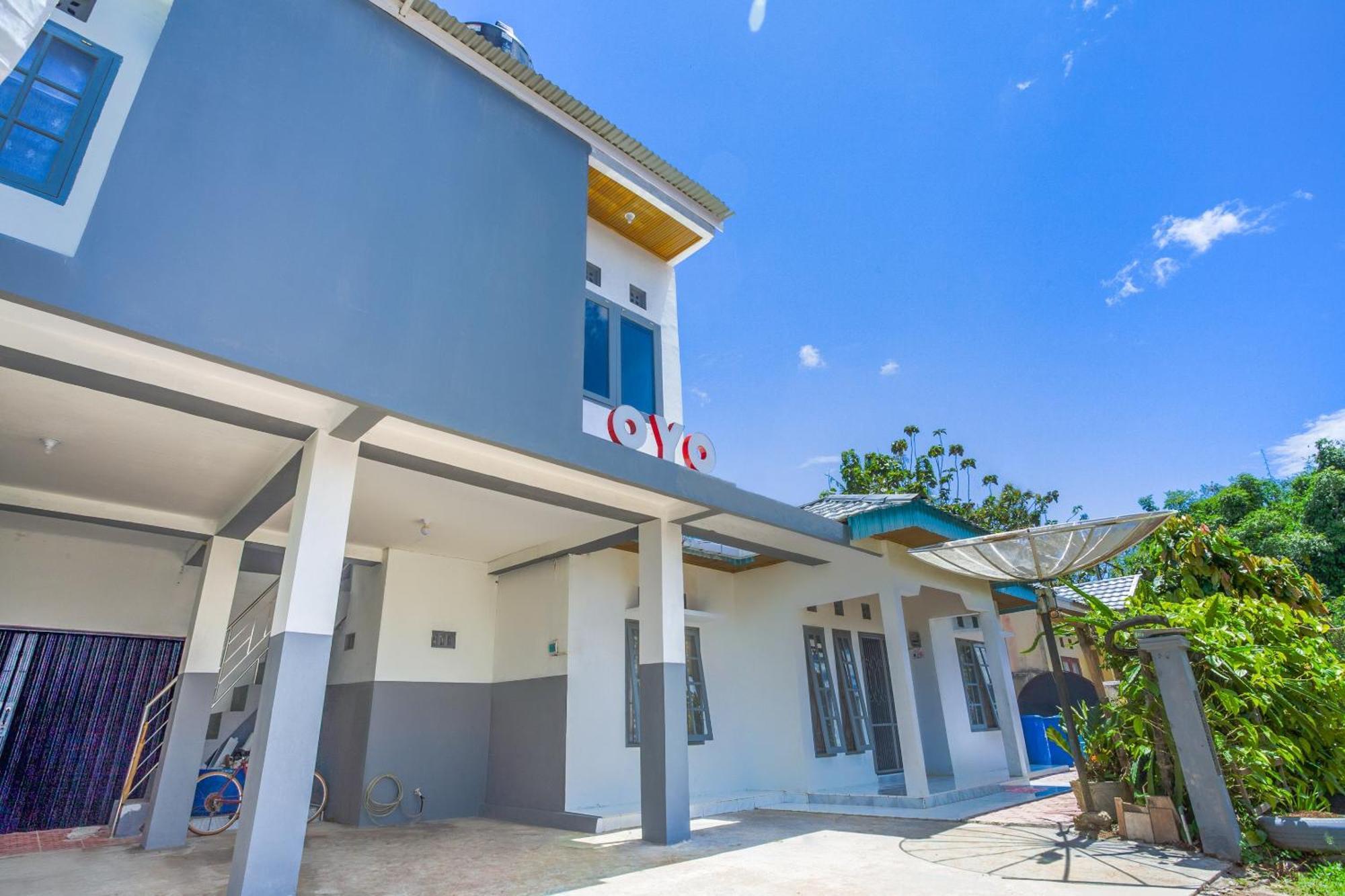Oyo 2903 Putri Residence Syariah Bukittinggi Esterno foto