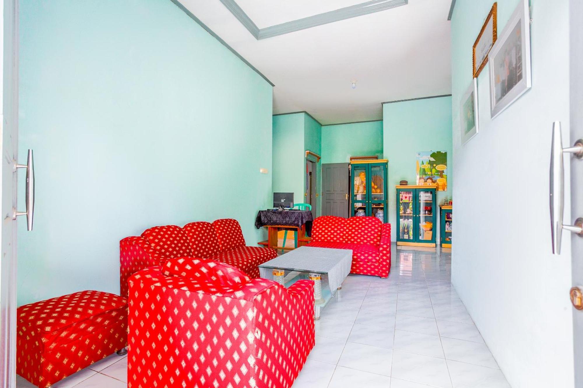 Oyo 2903 Putri Residence Syariah Bukittinggi Esterno foto