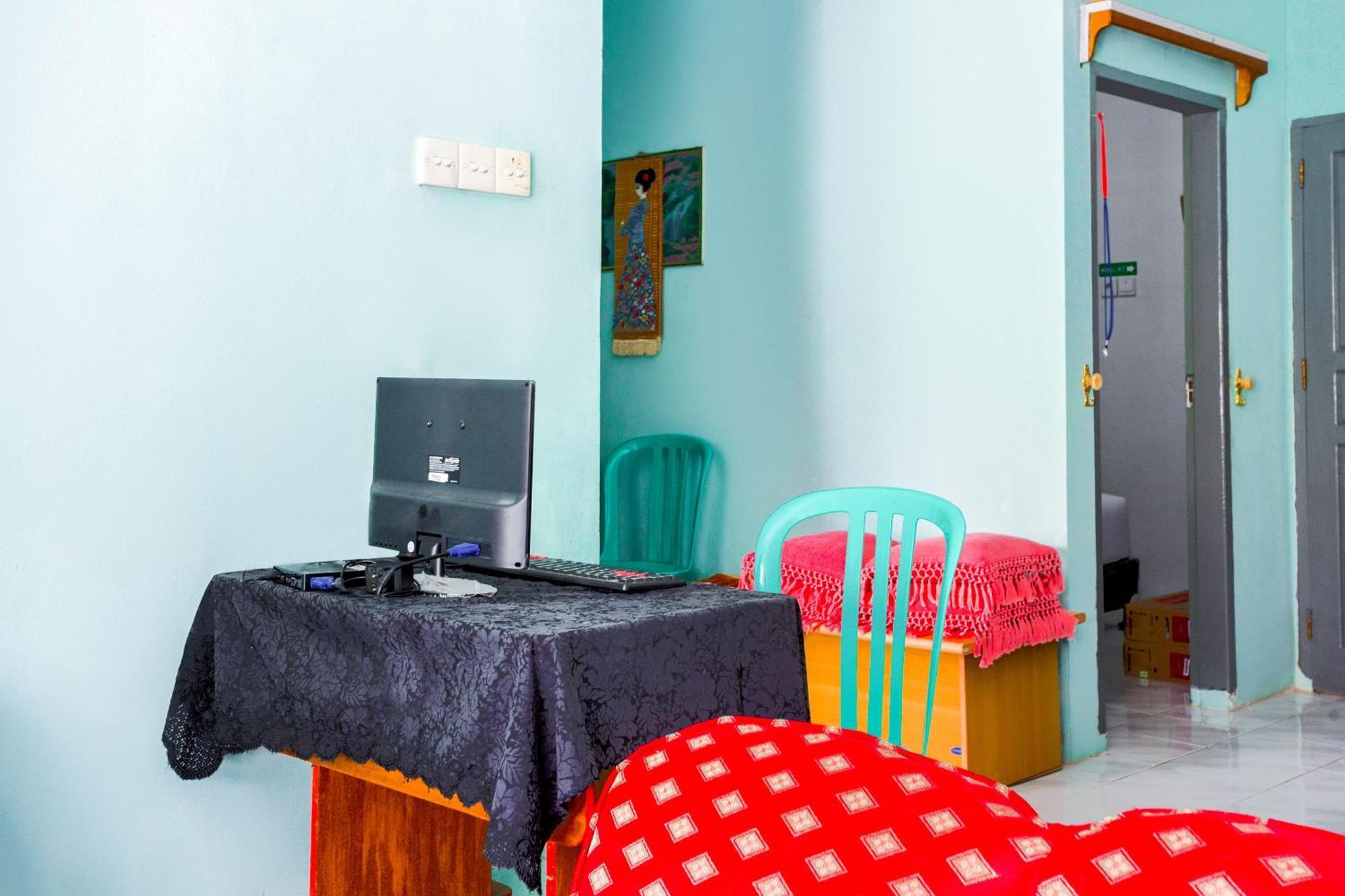 Oyo 2903 Putri Residence Syariah Bukittinggi Esterno foto