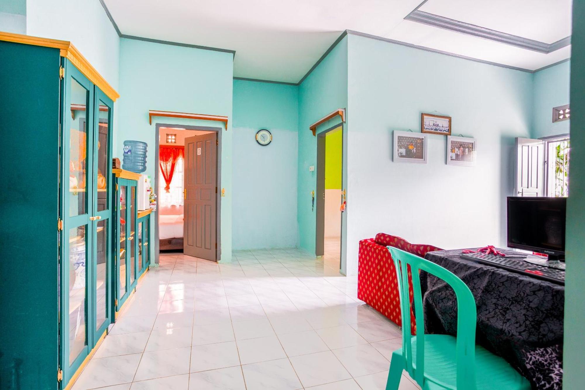 Oyo 2903 Putri Residence Syariah Bukittinggi Esterno foto