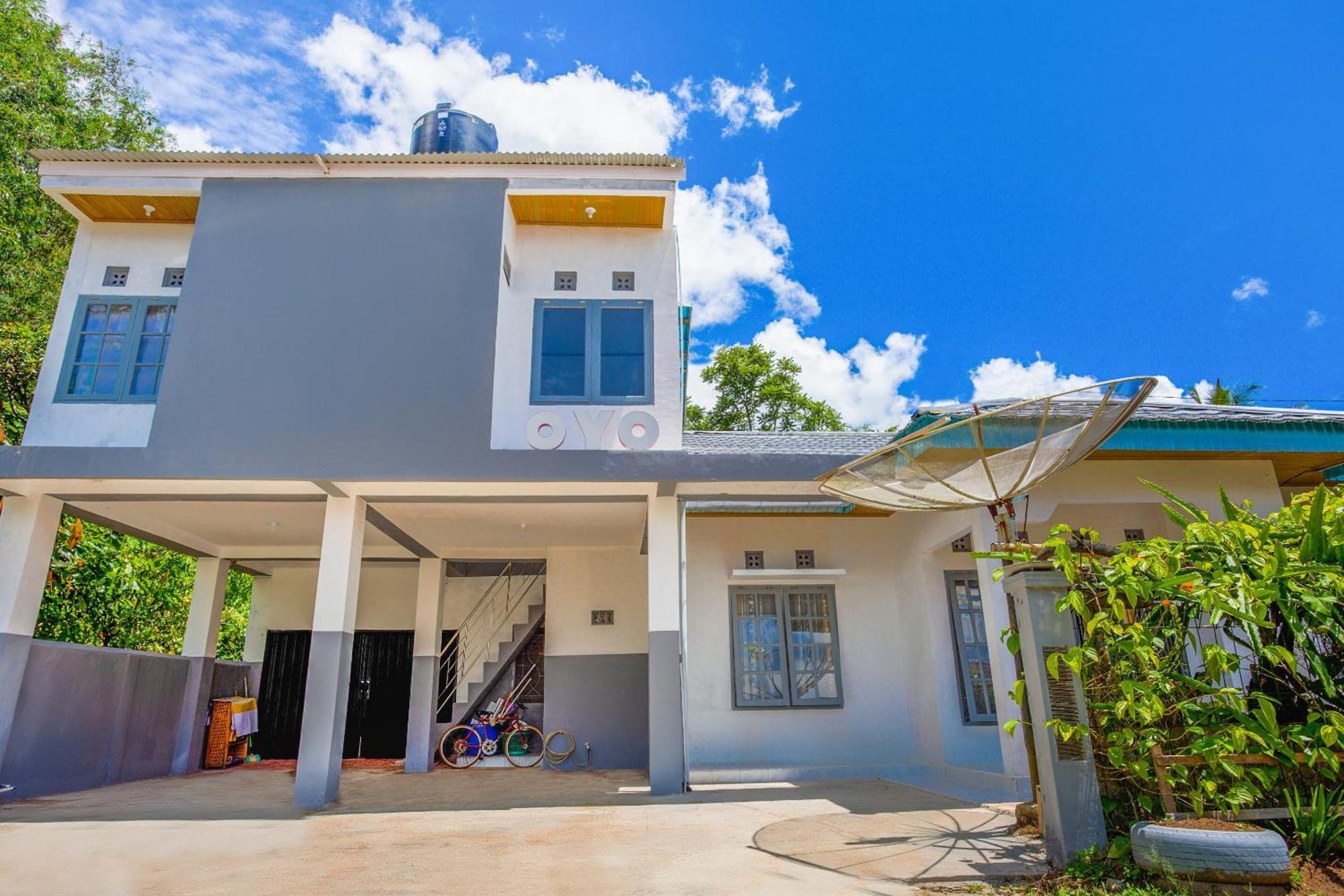 Oyo 2903 Putri Residence Syariah Bukittinggi Esterno foto