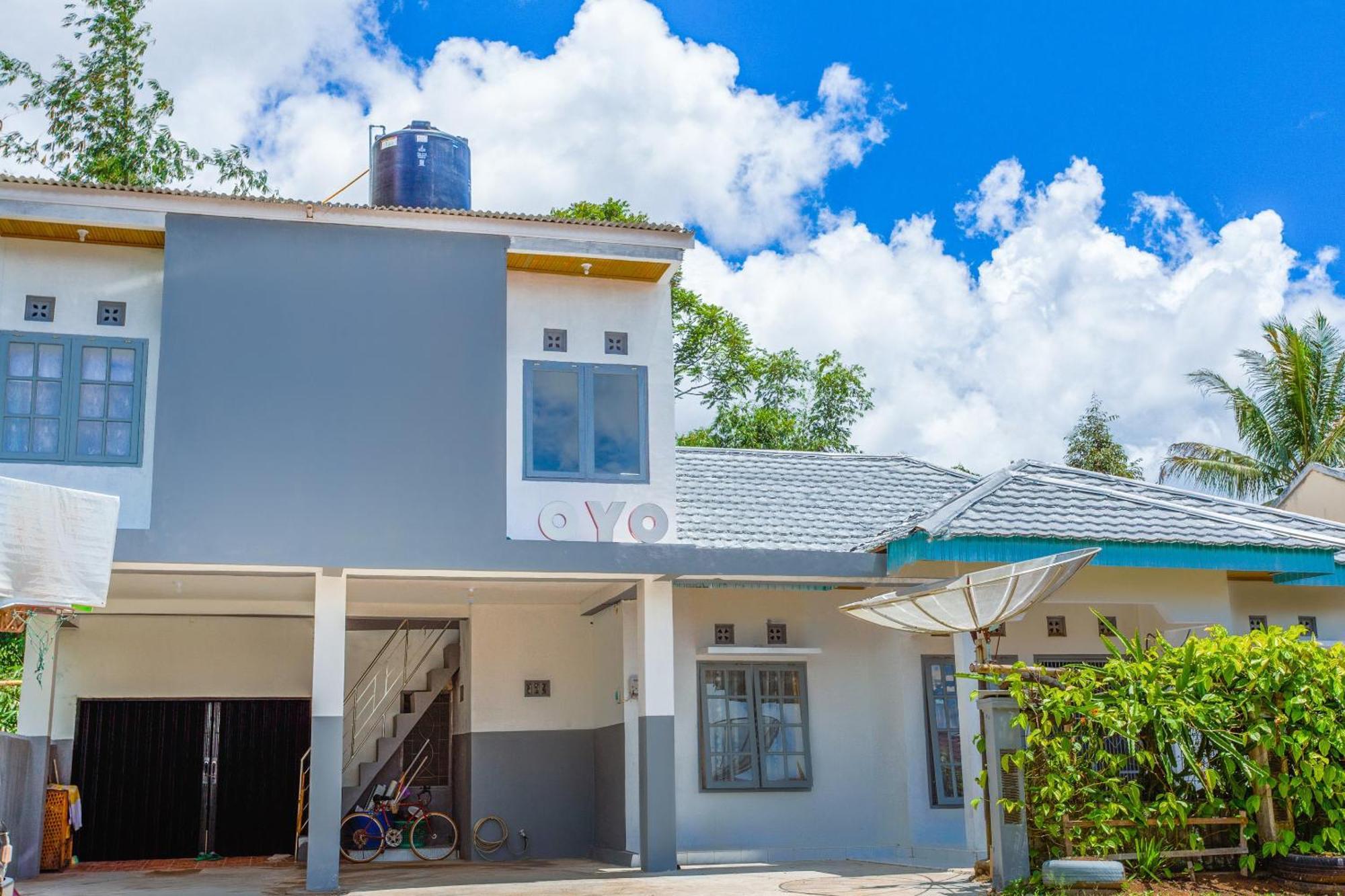 Oyo 2903 Putri Residence Syariah Bukittinggi Esterno foto