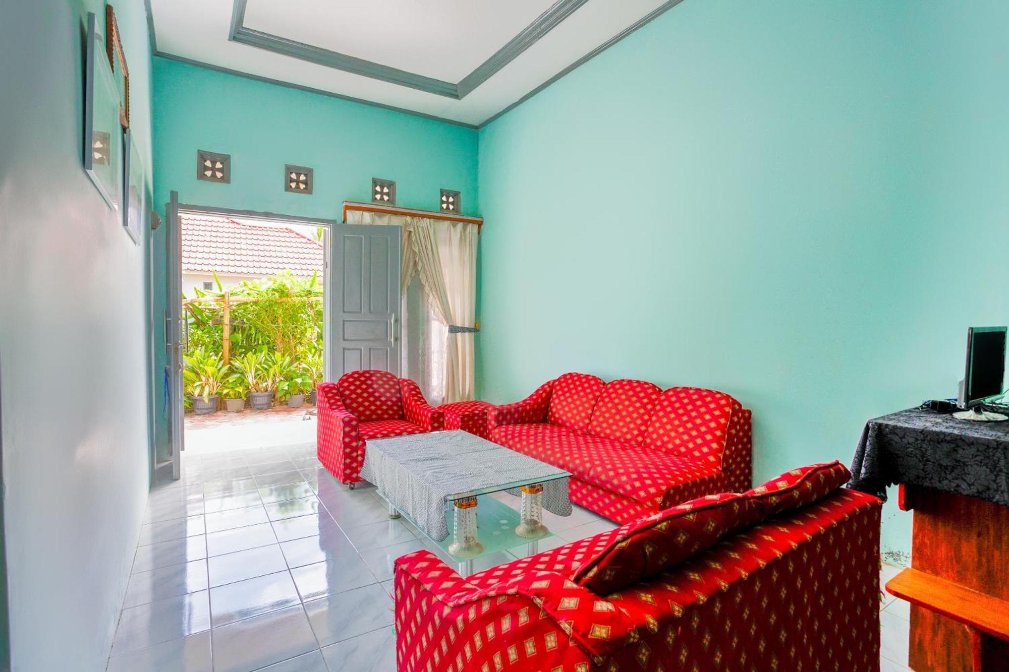 Oyo 2903 Putri Residence Syariah Bukittinggi Esterno foto